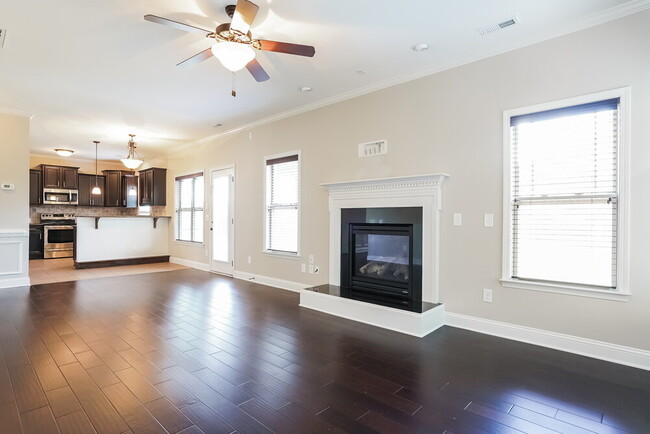 Photo - 104 Claymore Dr