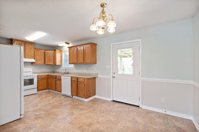 Photo - 3/2 OFF SILVERHILL AVE