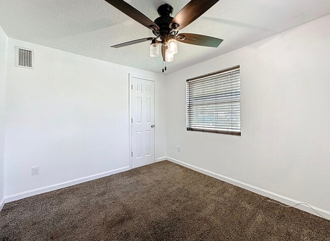 Photo - 2842 Lucoma Dr