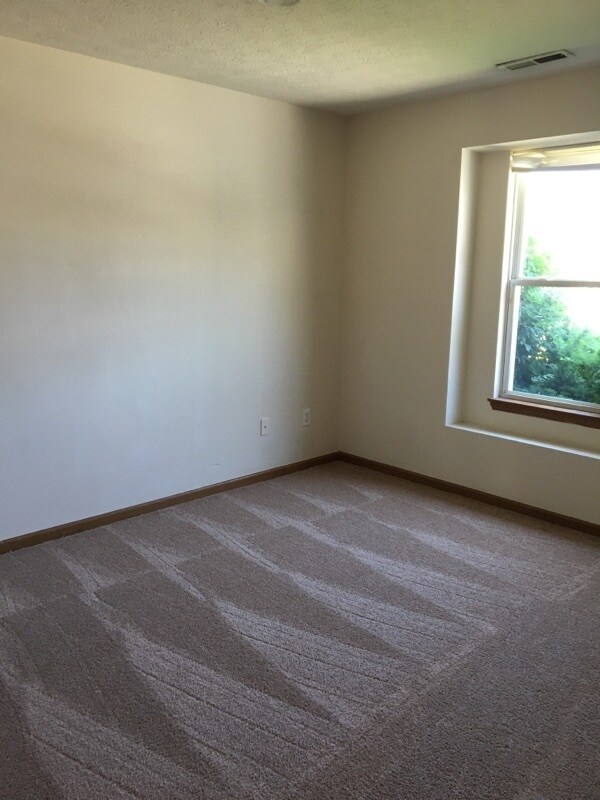 Photo - 3519 Thornhill Cir E