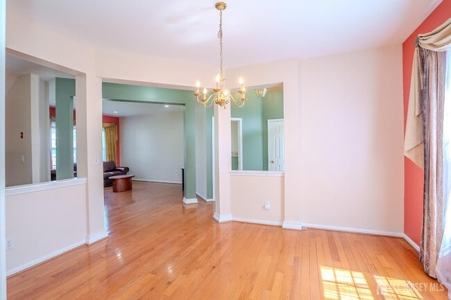 Photo - 31 Hawthorn Dr