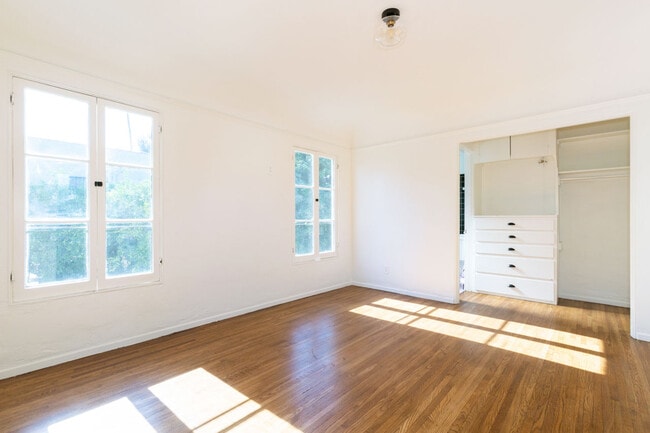 Building Photo - 4117 Edenhurst Ave Unit 4119