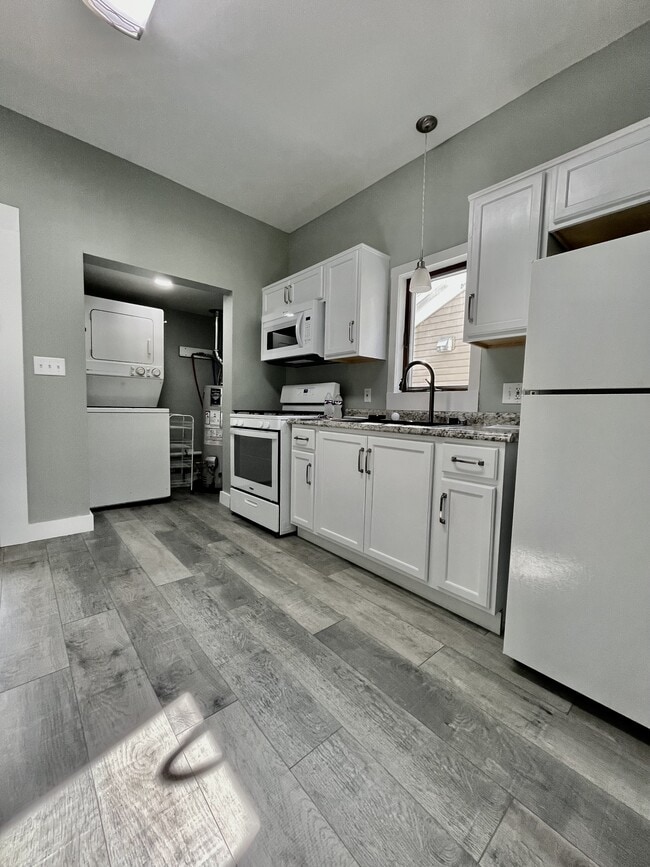 Photo - 117 W Hemlock St