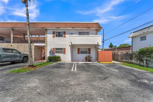 Building Photo - 321 SW 1st Ct Unit K-4