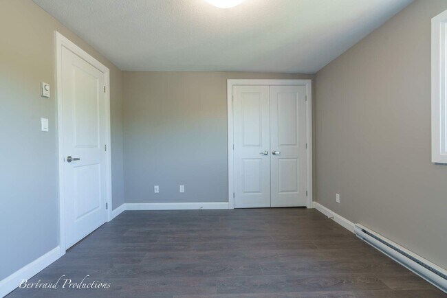 Photo - Lasalle Park Manor