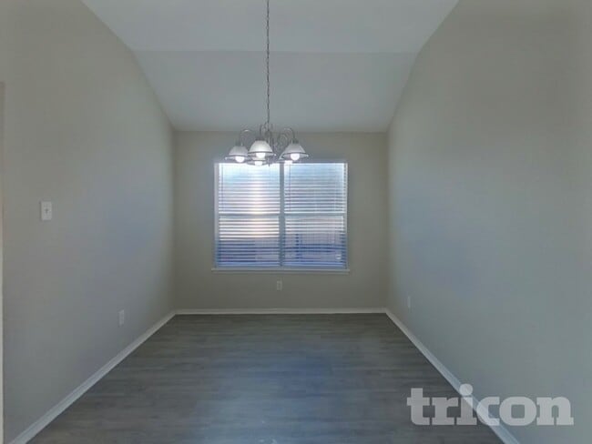 Photo - 932 Crowder Dr