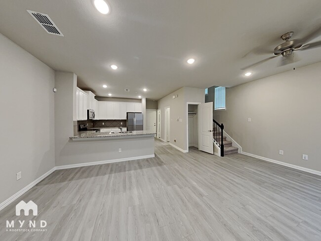 Photo - 1272 Alamo Dr