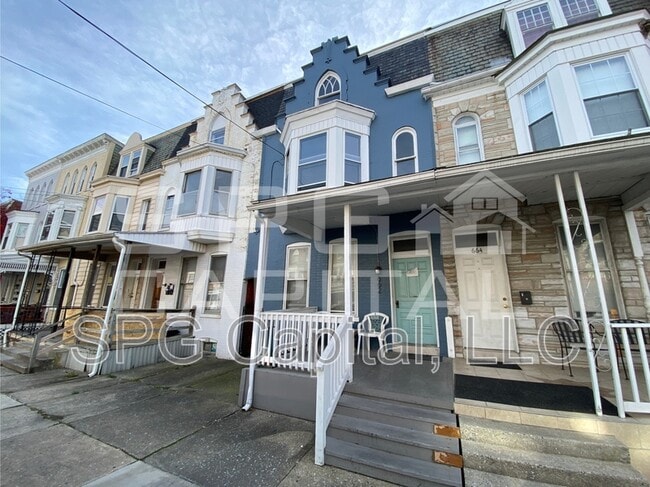 Building Photo - 662 W King St Rental