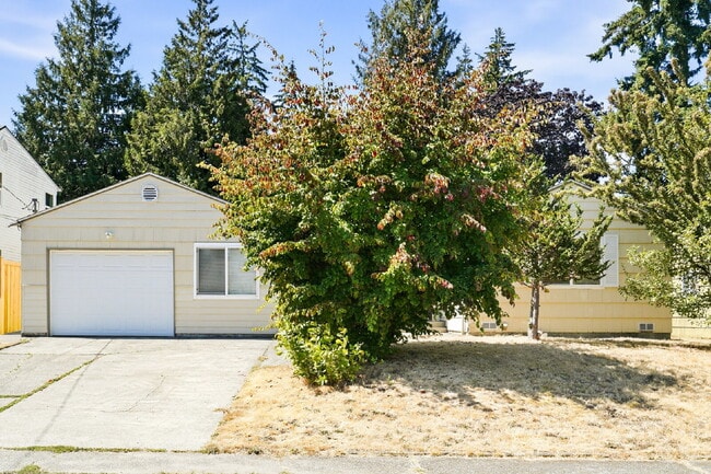 Photo - Charming Shoreline Rambler with Large Backyard & Garage- Available Now- FOR RENT
