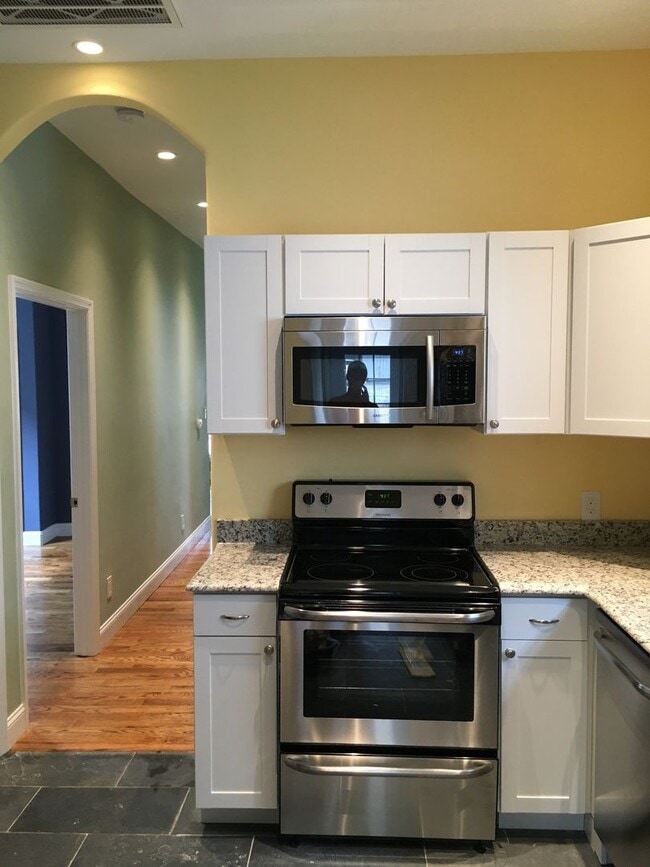 Building Photo - 2016 Forest Ave Rental