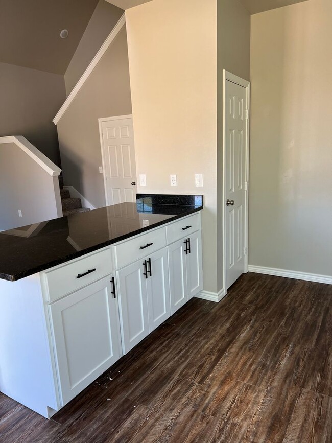 Building Photo - 2553 W Harold St