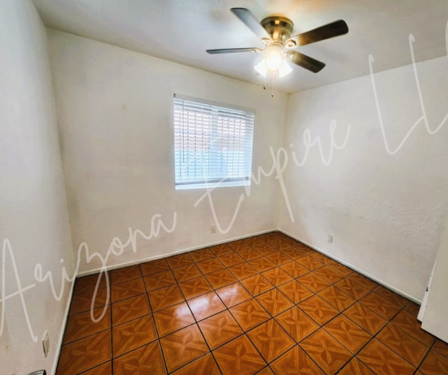 Photo - 337 N 93rd St Unidad 2