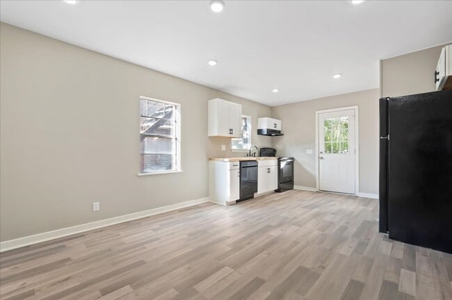 Photo - 2-Bedroom, 1-Bathroom Lower-Level Unit in ...