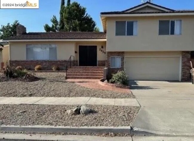 Well maintained 3 bedroom, 2 bath split le... - Well maintained 3 bedroom, 2 bath split le... House