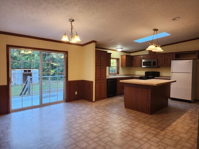 Photo - 118 April Ln