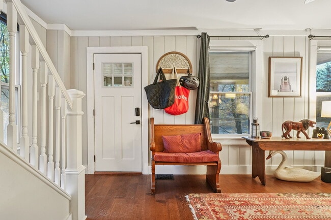 Photo - 916 E End Rd