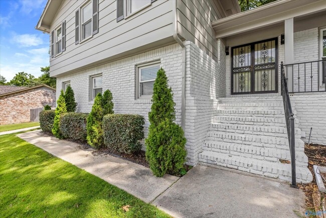 Photo - 1305 Hiwan Trail SE