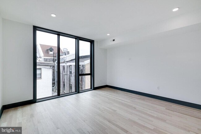 Photo - 555 N Lawrence St