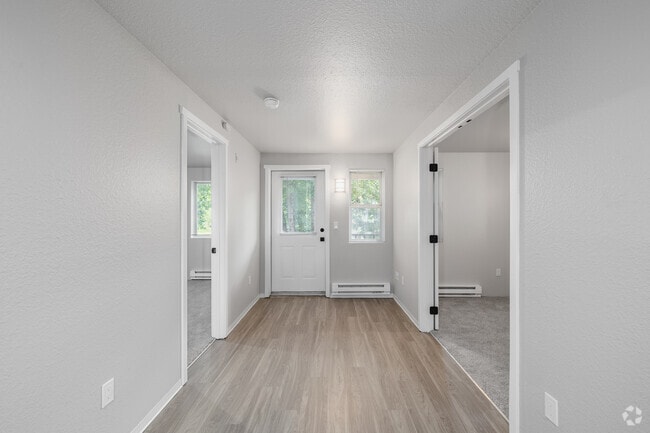2BR, 1BA - 406SF - Living Room