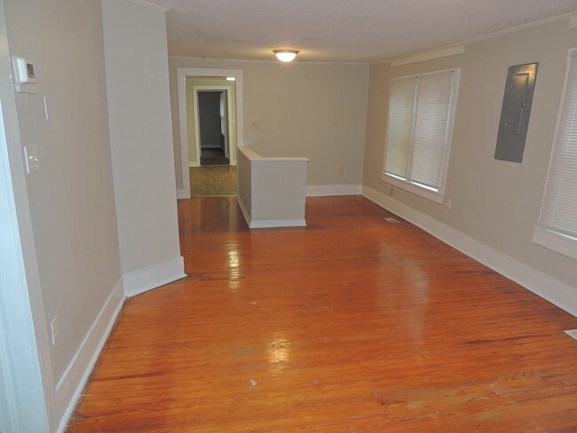 Photo - 1505 Murchison Rd