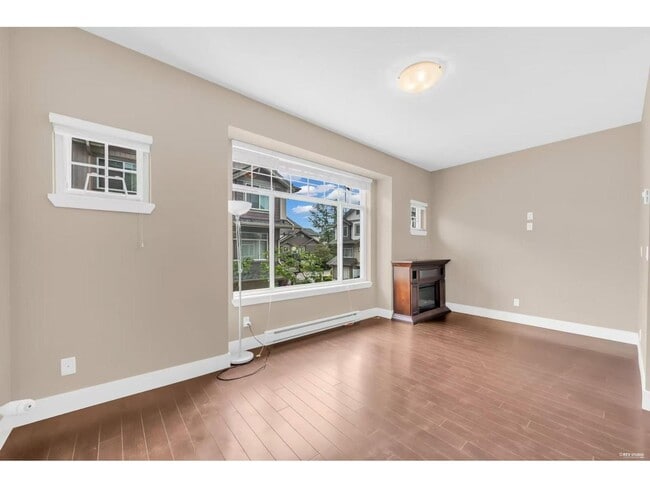 15933-1586A 86a Ave