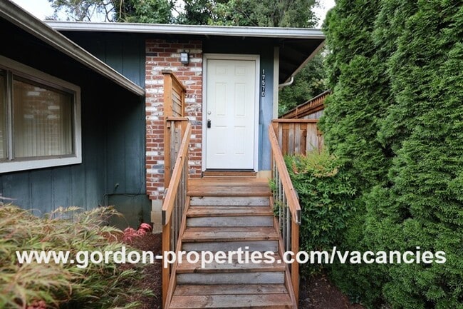 Building Photo - Webster Rd - Gladstone 2 bedroom duplex Rental