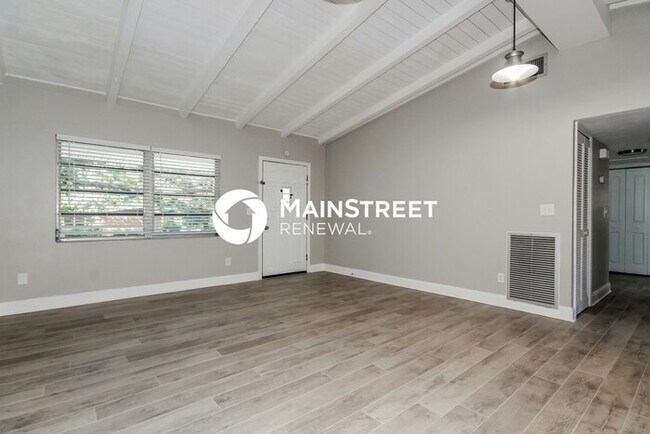 Photo - 4 Bedroom Pet-Friendly Home in Lakeland, FL with Main Street Renewal