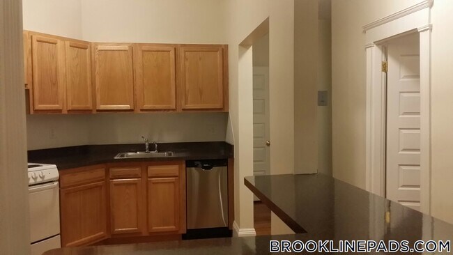 Photo - 1589 Beacon St Unit 4