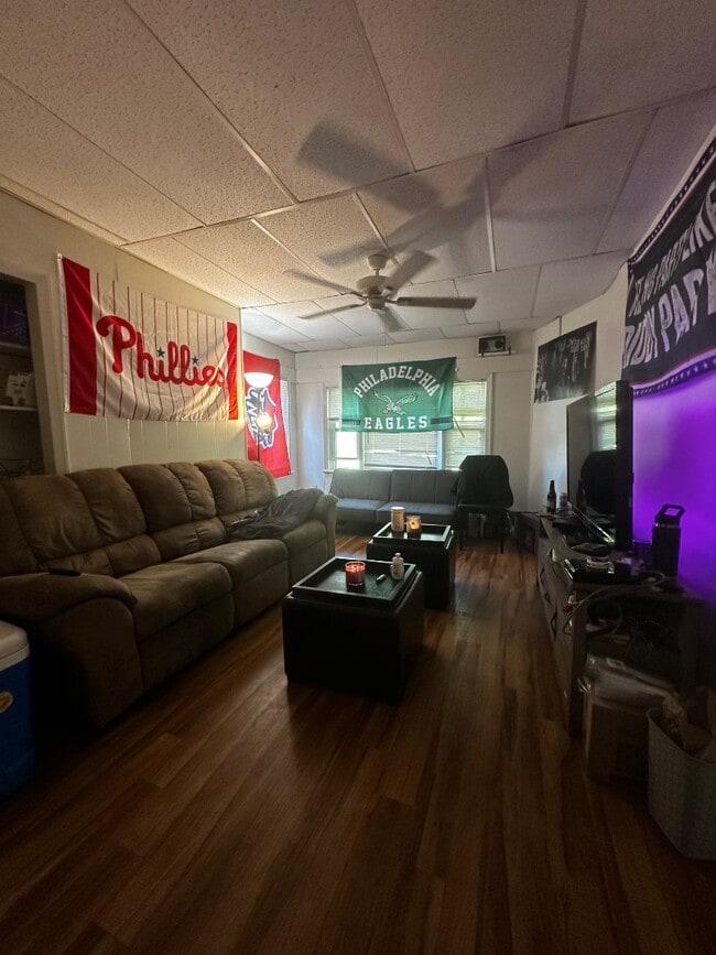 Photo - 324 Stewart St