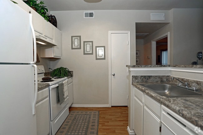 575sf_One Bedroom_Kitchen