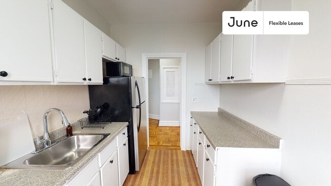 Building Photo - 579 61st St Rental