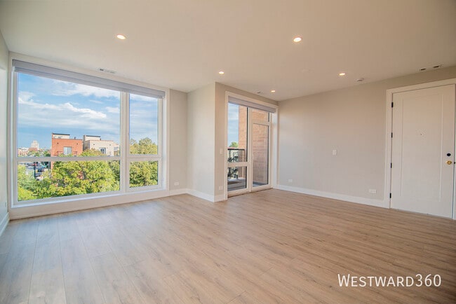 Photo - 2355 W Flournoy St Unit #301