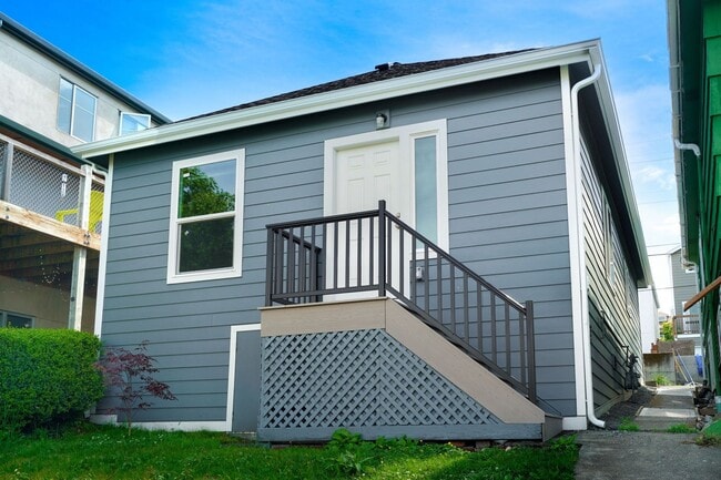 Building Photo - Recently Remodeled 3 Bedroom Home in Everett!