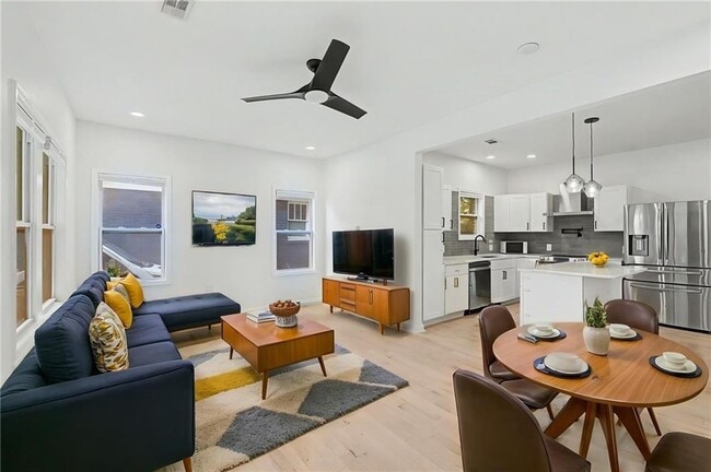 Photo - 827 Elbert St SW