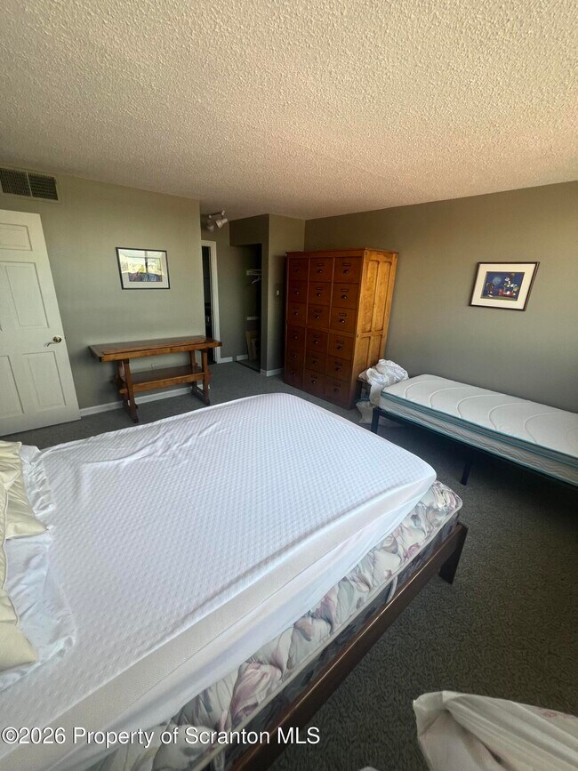 Photo - 220 Linden St