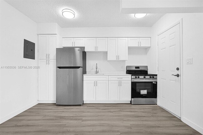 Building Photo - 13210 Memorial Hwy Unit 106