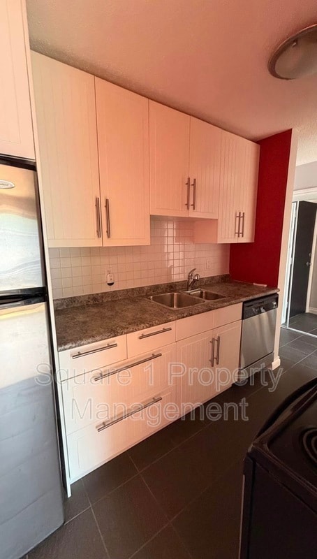 Building Photo - 10255-10117 117 St NW Unit 19