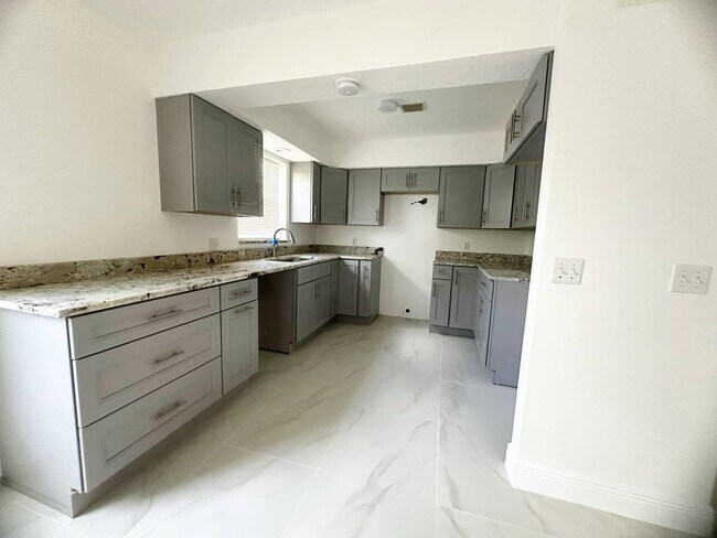 Photo - 1033 Goldenrod Rd