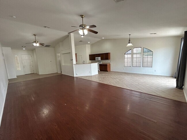 Photo - 2202 W Carter Rd