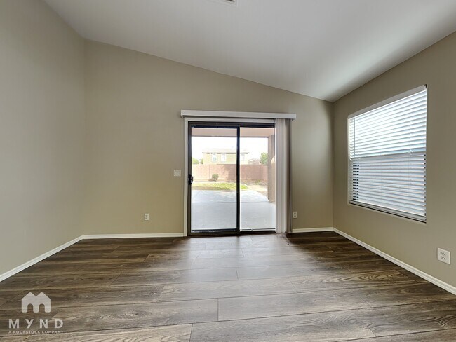 Photo - 1034 E Saddle Way
