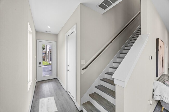 Photo - 853 Prosper St