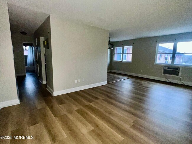 Photo - 12 Manchester Ct Unit H