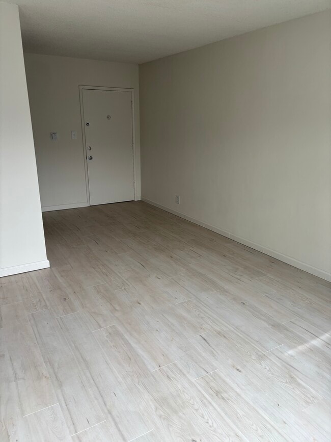 Building Photo - 915 Ocean Ave Unit 204