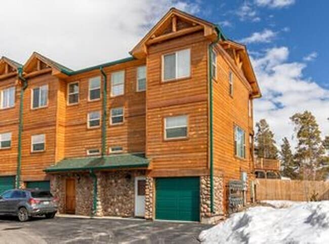 Building Photo - Granby Town House For Rent