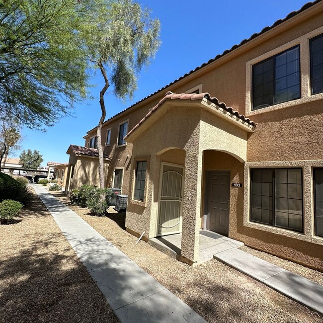 Building Photo - 2 bedroom/2 baths condo