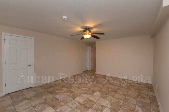 Photo - 913 Walker St