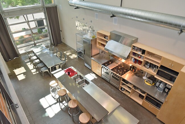 Photo - The Gee Unit 1