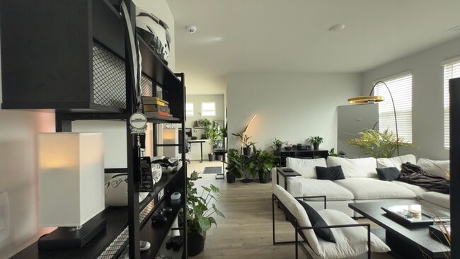 Photo - 2042 Live Oak Dr