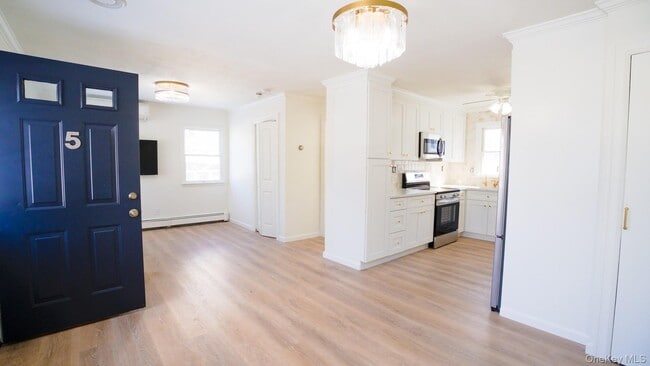 Photo - 5 Pearsall Pl