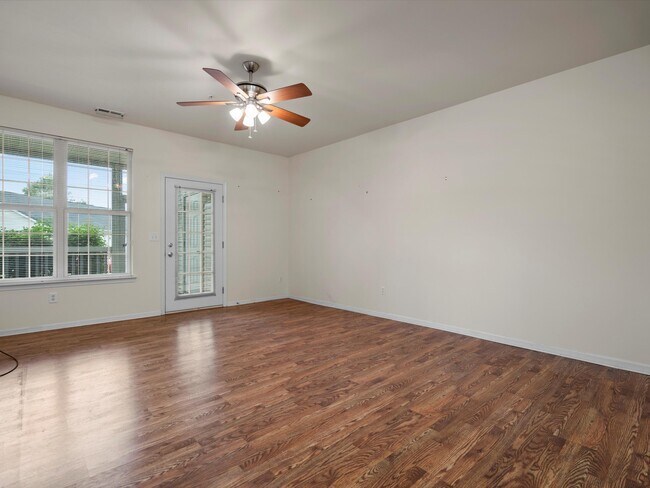 Photo - 846 W Summerfield Gln Cir
